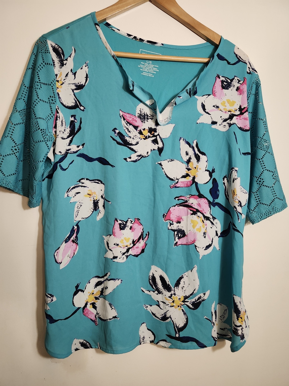 Van Huesen Floral V-Neck Women's Top - Size Large